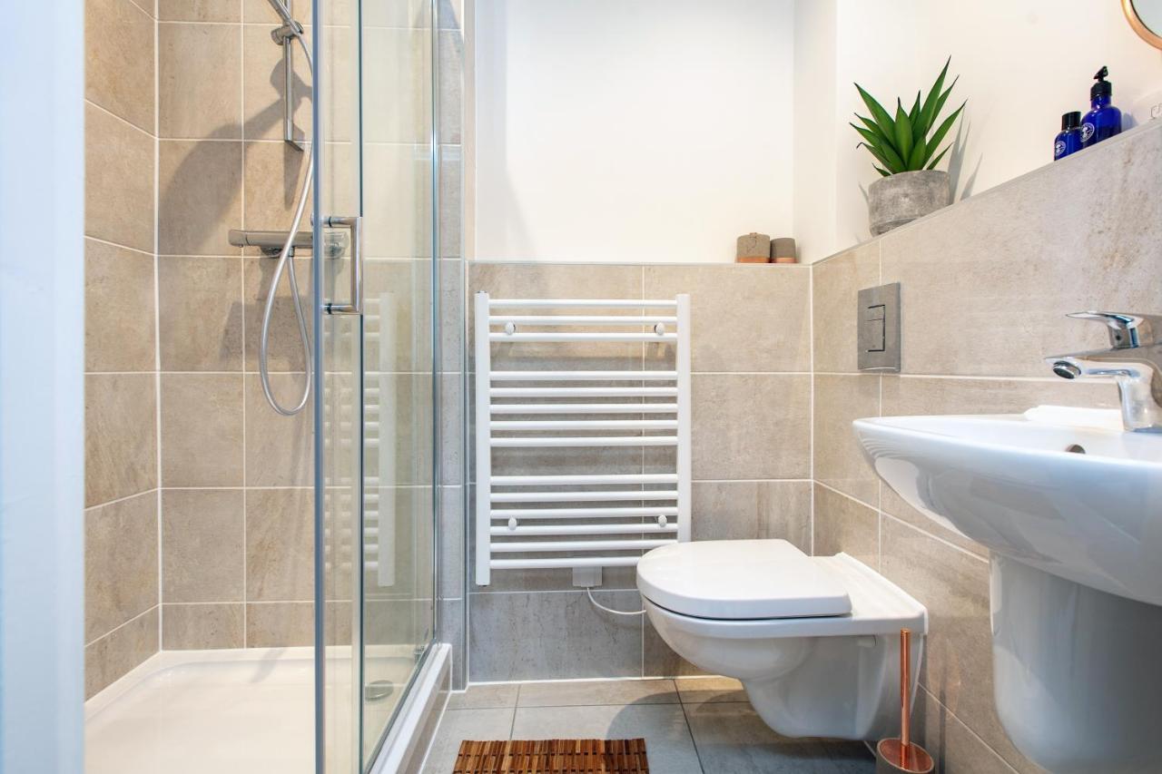 City Centre - Free Parking - Stylish 2 Bedroom Apartment Bristol Buitenkant foto
