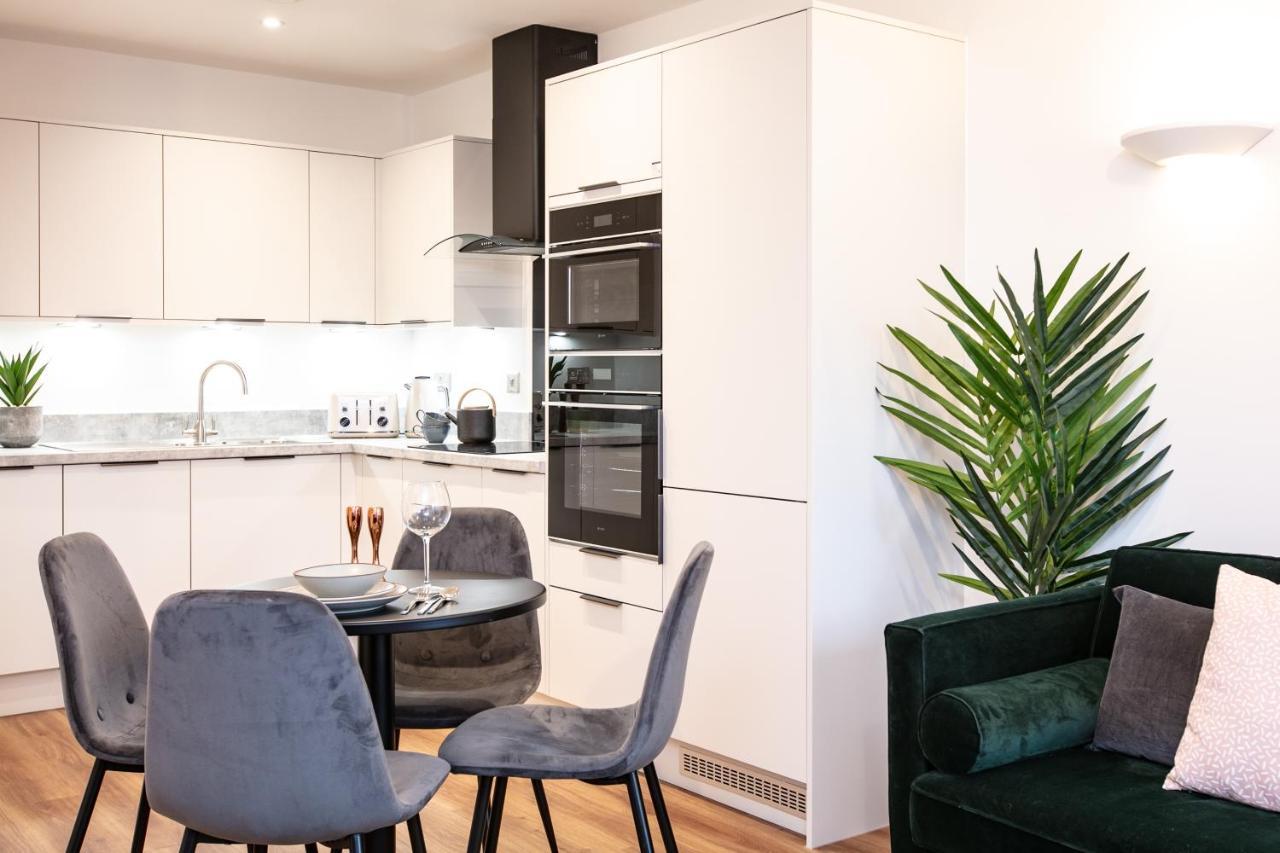 City Centre - Free Parking - Stylish 2 Bedroom Apartment Bristol Buitenkant foto