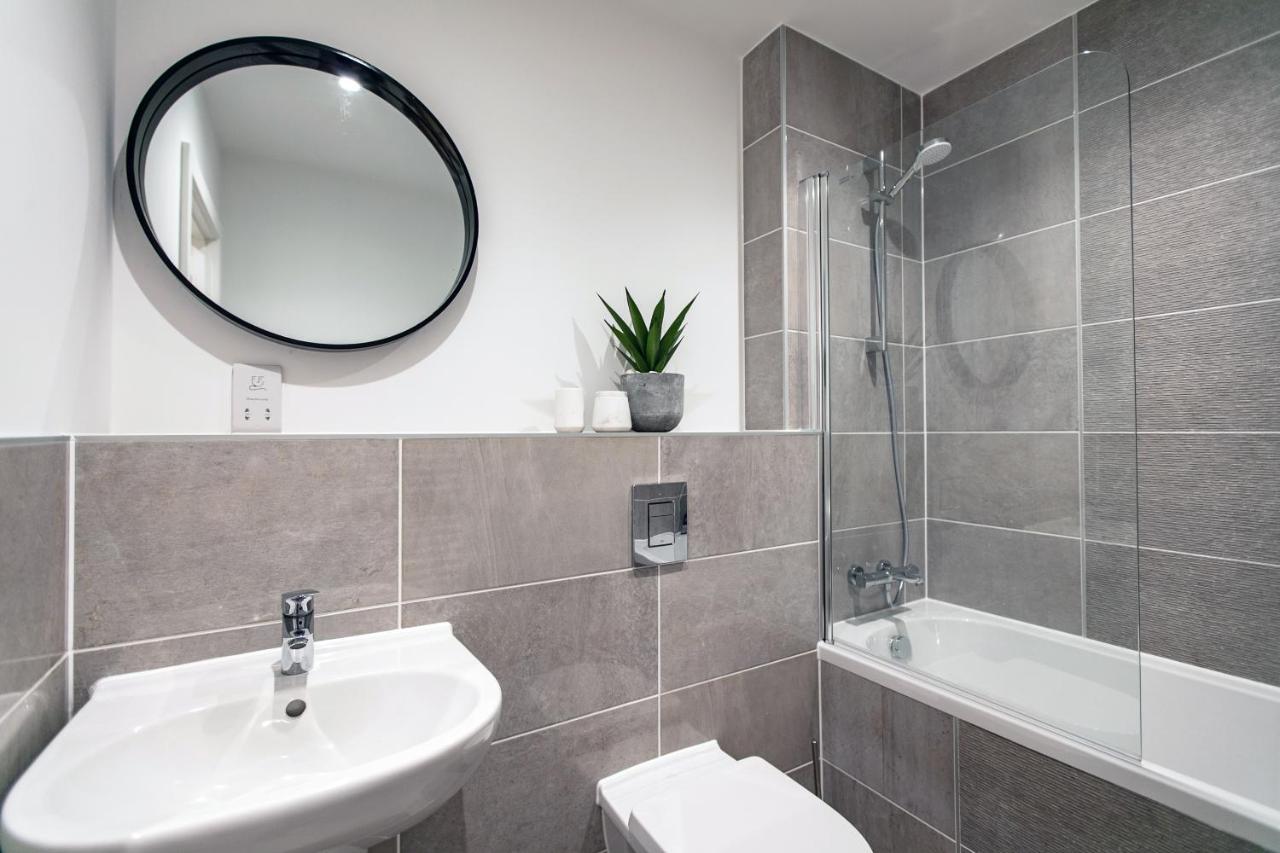 City Centre - Free Parking - Stylish 2 Bedroom Apartment Bristol Buitenkant foto