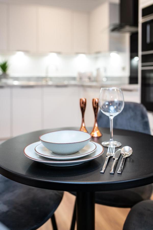City Centre - Free Parking - Stylish 2 Bedroom Apartment Bristol Buitenkant foto