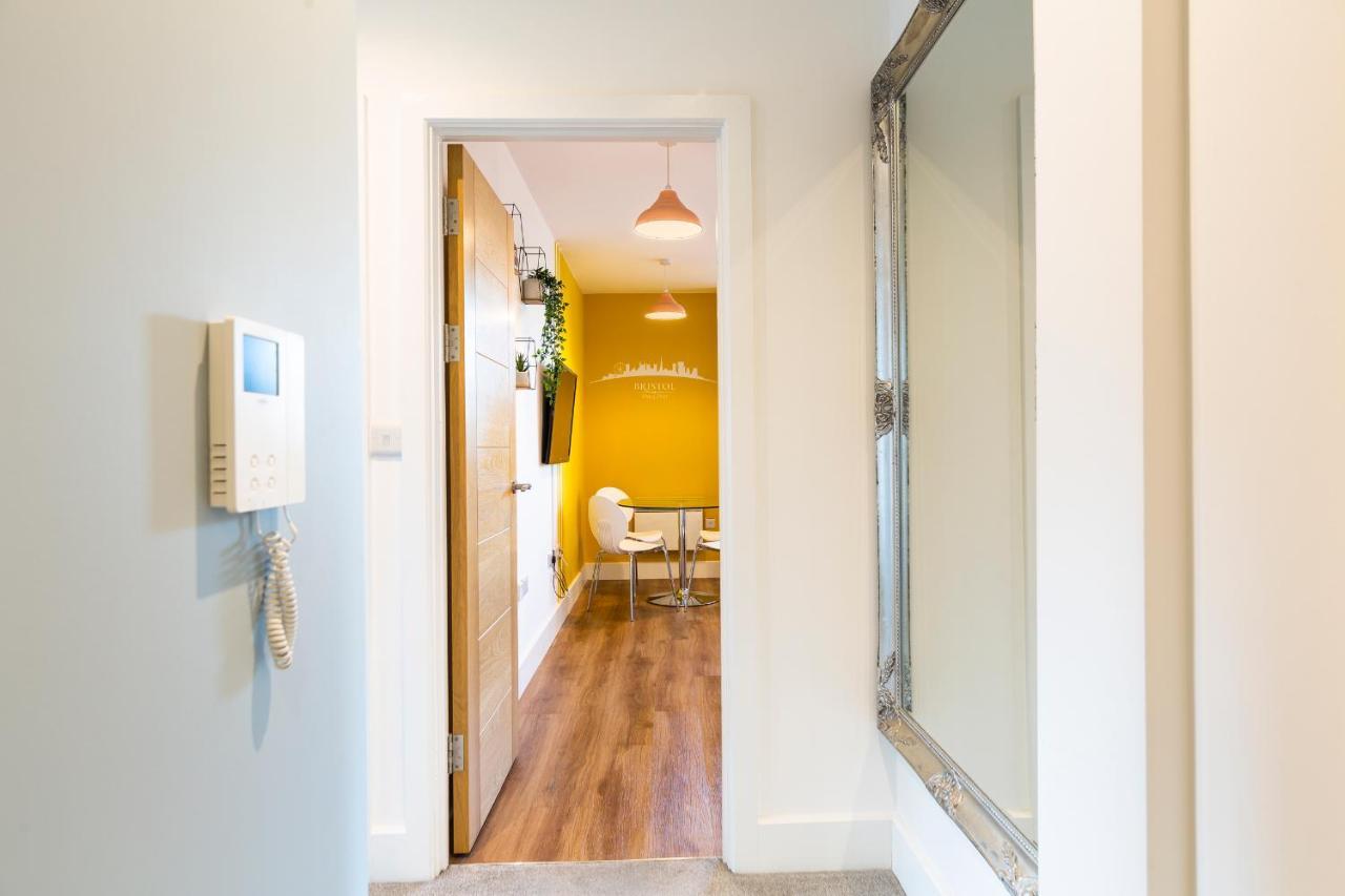 City Centre - Free Parking - Stylish 2 Bedroom Apartment Bristol Buitenkant foto