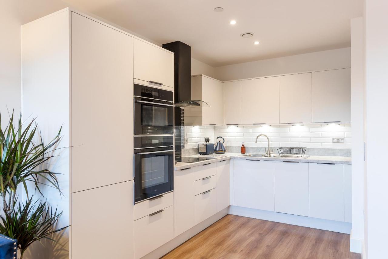 City Centre - Free Parking - Stylish 2 Bedroom Apartment Bristol Buitenkant foto